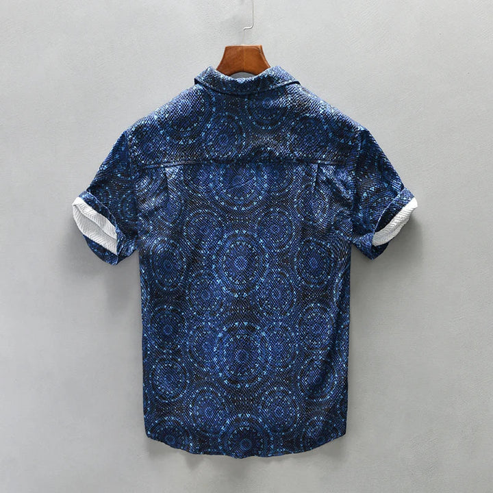 Men’s Short Sleeve Button-Up Shirt with Patterned Design and Chest Pocket