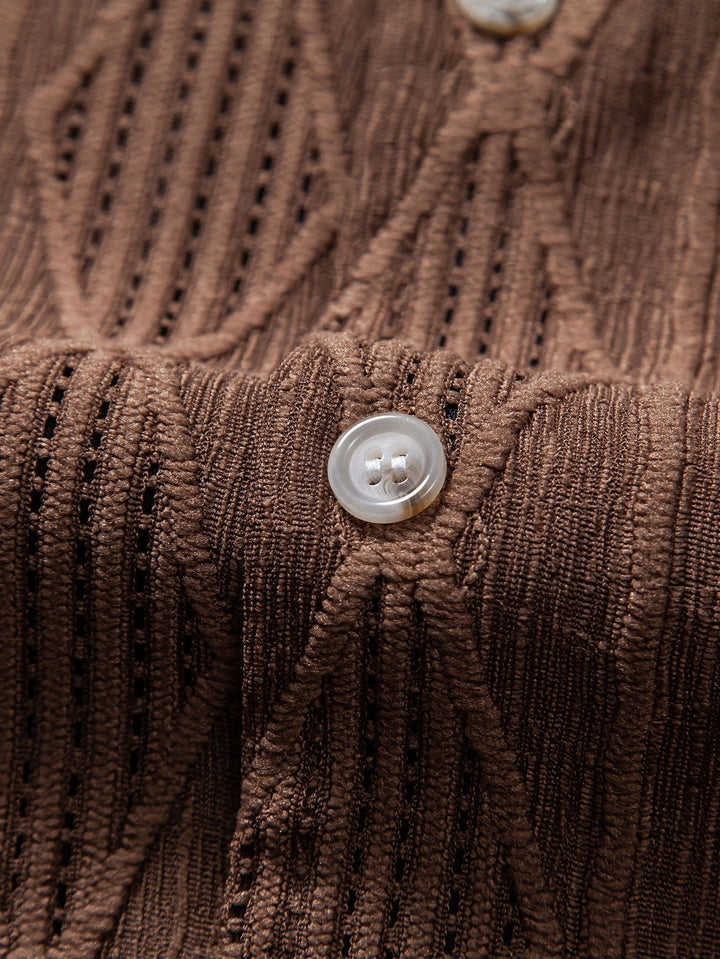 Men’s Short Sleeve Button-Up Shirt with Textured Pattern and Open Camp Collar