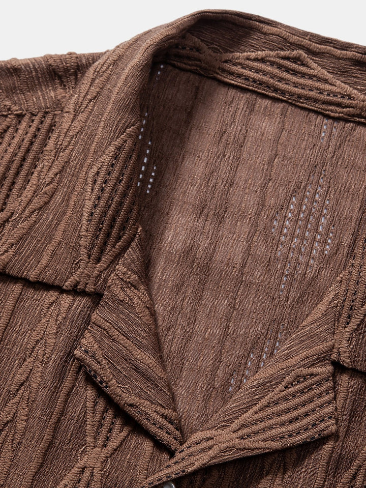 Men’s Short Sleeve Button-Up Shirt with Textured Pattern and Open Camp Collar
