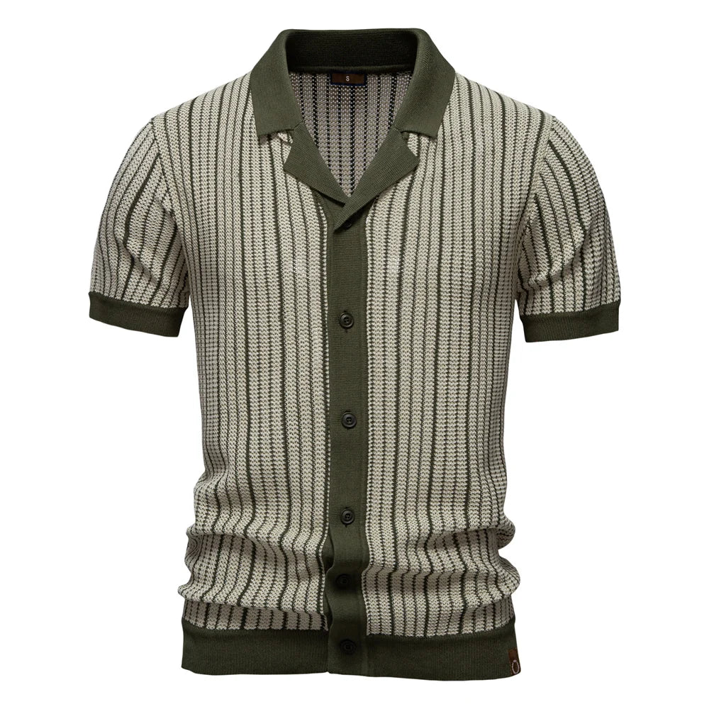 Men’s Short Sleeve Button-Up Shirt with Vertical Stripe Pattern and Contrast Placket