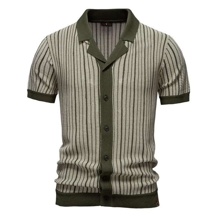 Men’s Short Sleeve Button-Up Shirt with Vertical Stripe Pattern and Contrast Placket