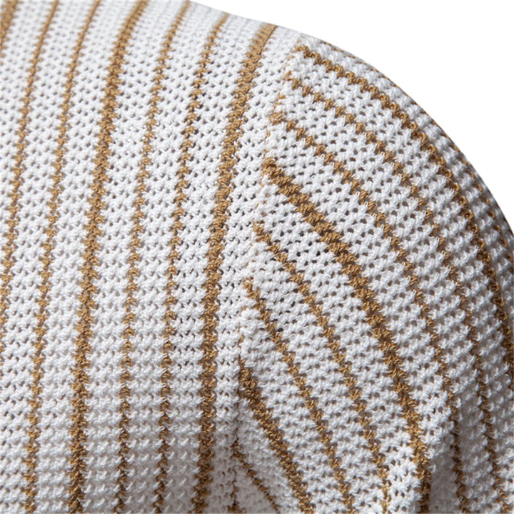 Men’s Short Sleeve Button-Up Shirt with Vertical Stripe Pattern and Contrast Placket